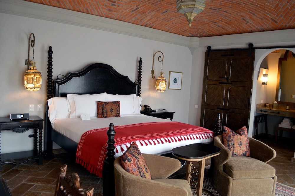 Luxury Suite photo 3