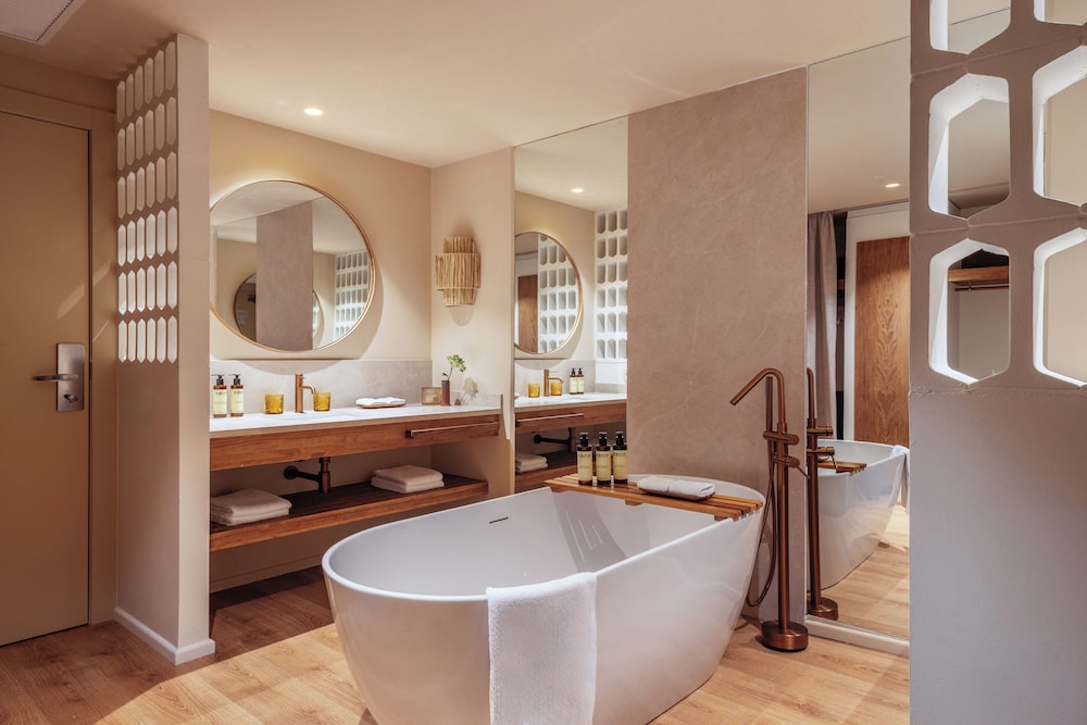 Beyond ME+ Junior Suite with Terrace Tub - Photo 8