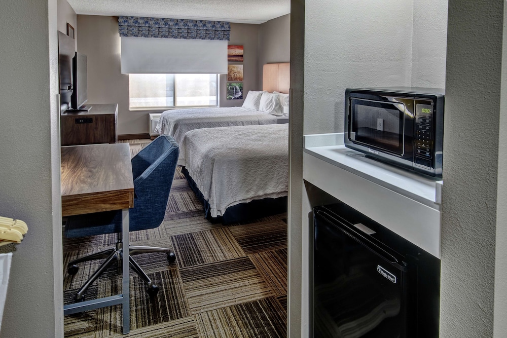 Room, 2 Queen Beds, Accessible, Bathtub photo 1