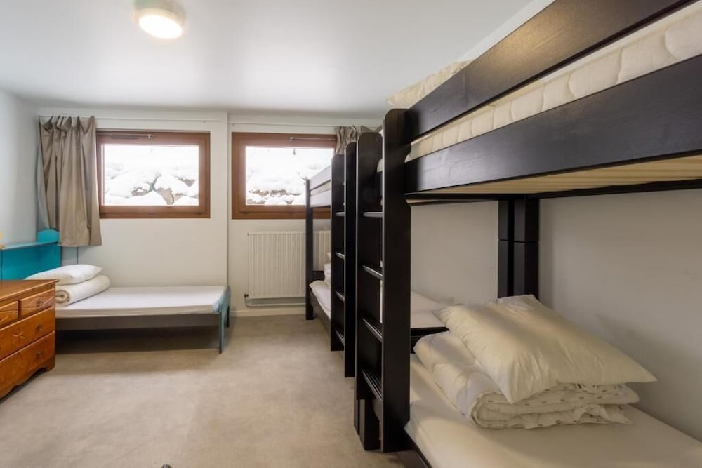 Bed in 6-Bed Female Dormitory with Ensuite Bathroom