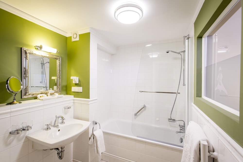 Superior Twin Room, 2 Twin Beds, City View - Photo 5