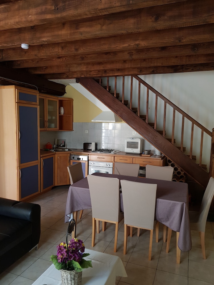 Family Cottage (Syrah) photo 2