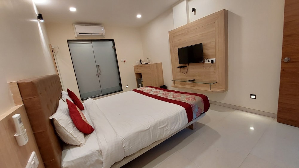 Deluxe Room - Photo 4