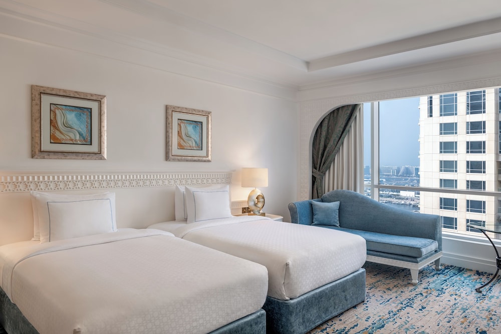 Club Partial Sea View, Club lounge access, Guest room, 2 Twin, High floor