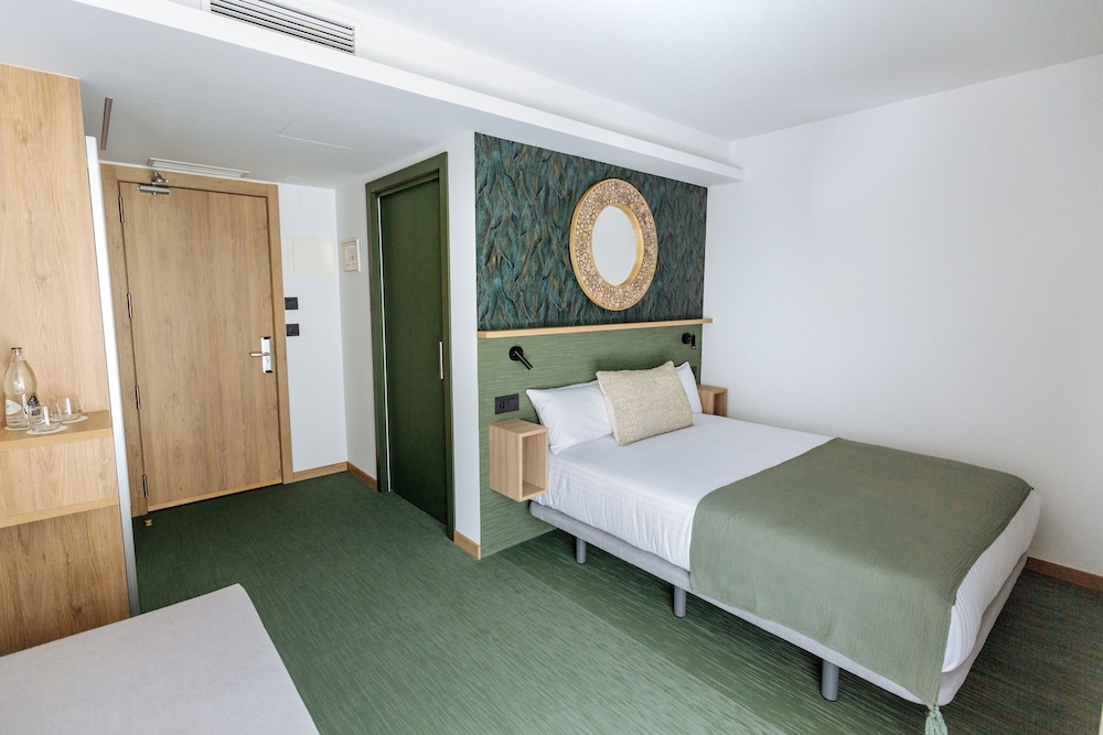 Design Double Room, 1 Queen Bed, Mountain View, Garden Area - Photo 20