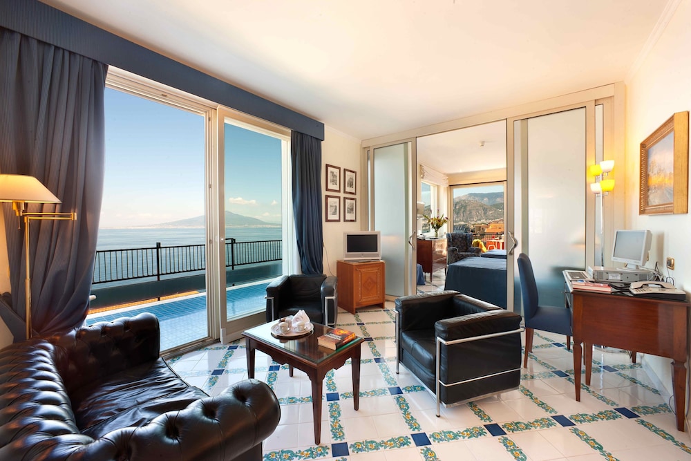 Suite, Balcony, Sea View - Photo 4