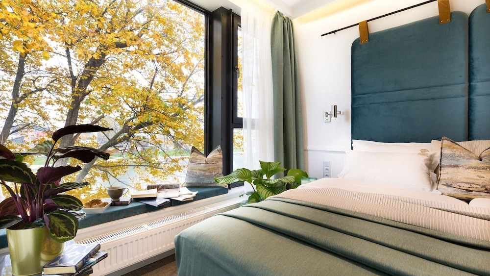 Premium Apartment, 3 Bedrooms, Balcony, River View - Photo 3
