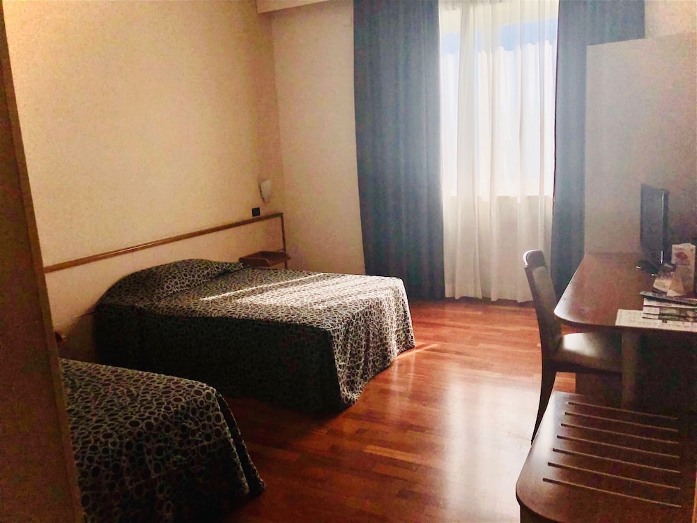 Standard Twin Room photo 3