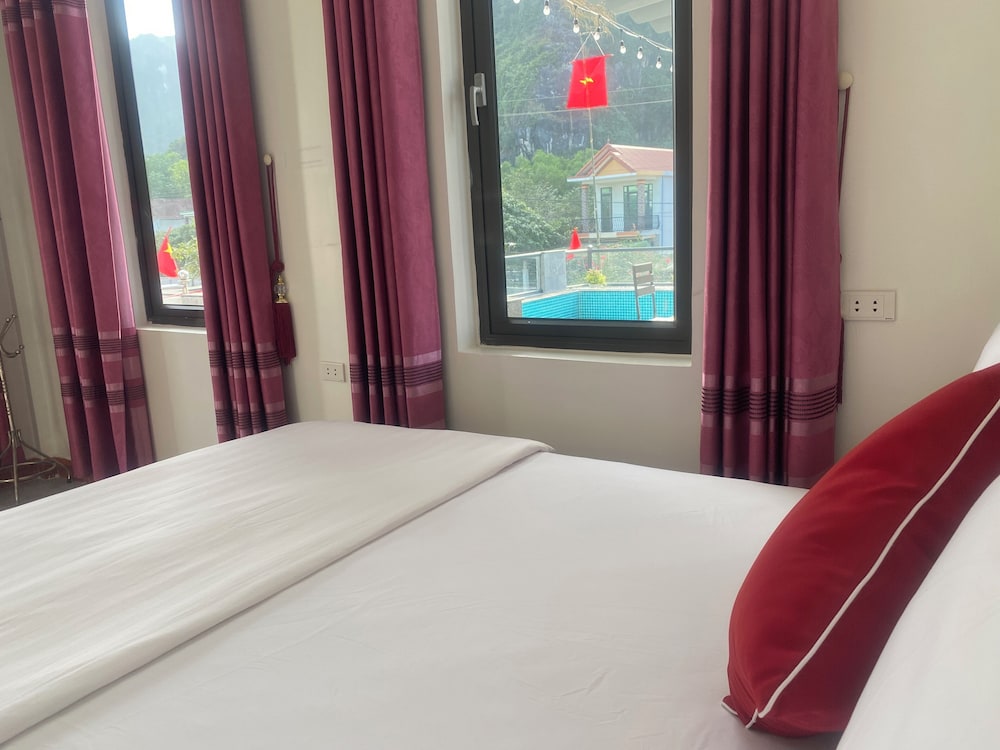 Family Quadruple Room, Non Smoking, Pool View photo 2