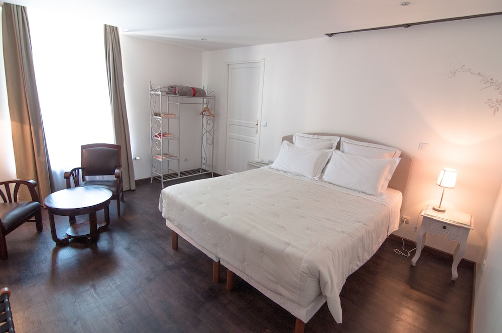 Double Room, 1 Queen Bed