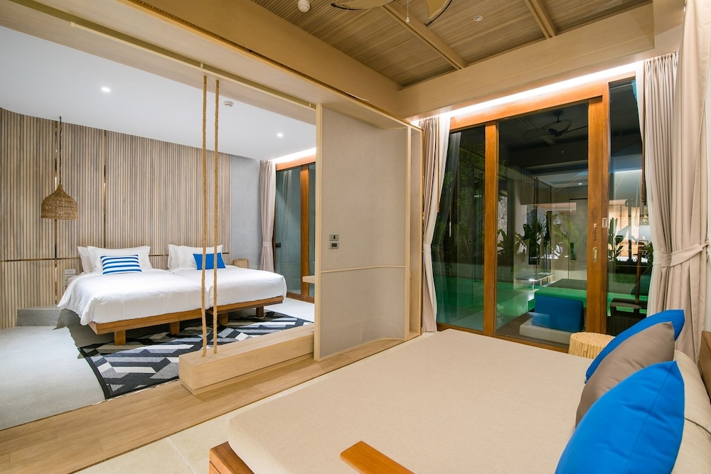 Pool Access Villa - Photo 3