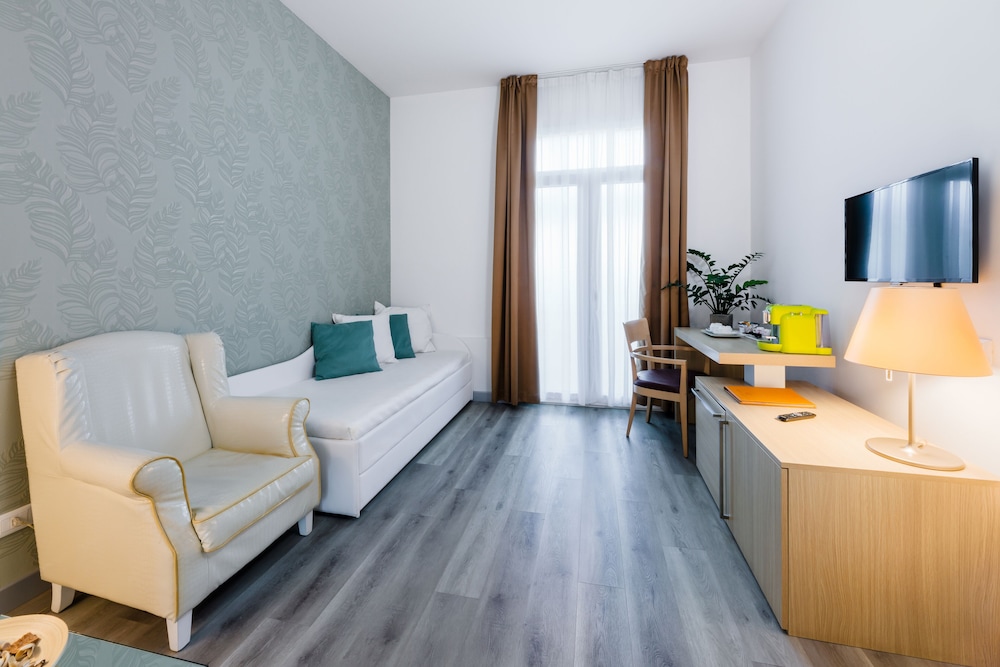 Royal Suite photo 2
