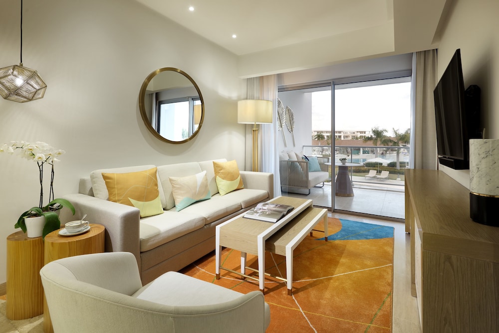 One Bedroom Suite - Photo 7