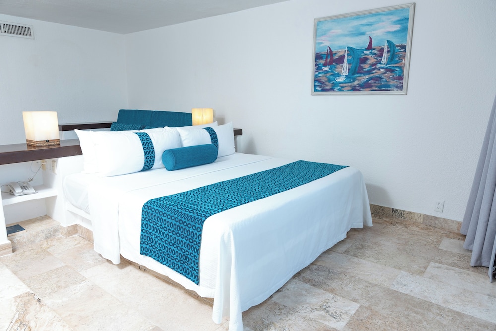 Studio Suite, 1 King Bed, Partial Sea View - Photo 6