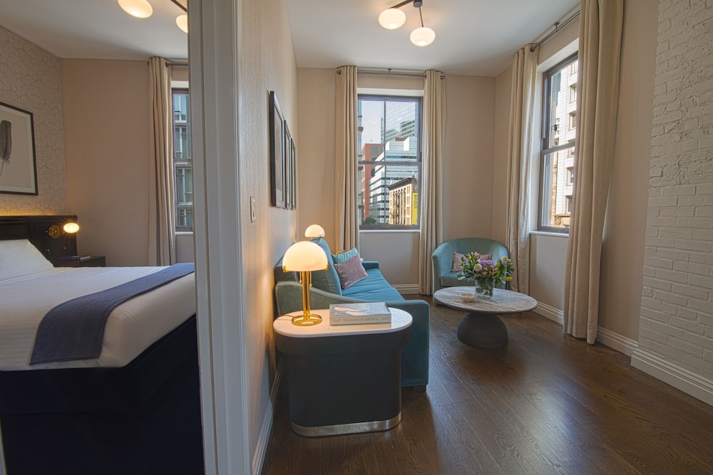 Suite, 1 King Bed with Sofa bed (Tribeca) photo 1