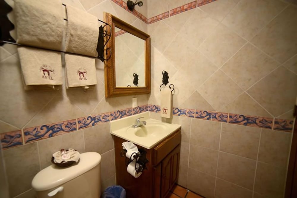 Basic Double Room Single Use, 2 Twin Beds photo 1