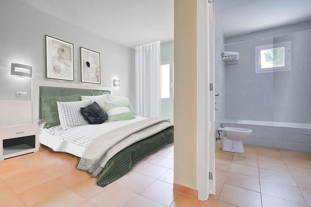Family Apartment, 3 Bedrooms, Terrace photo 2