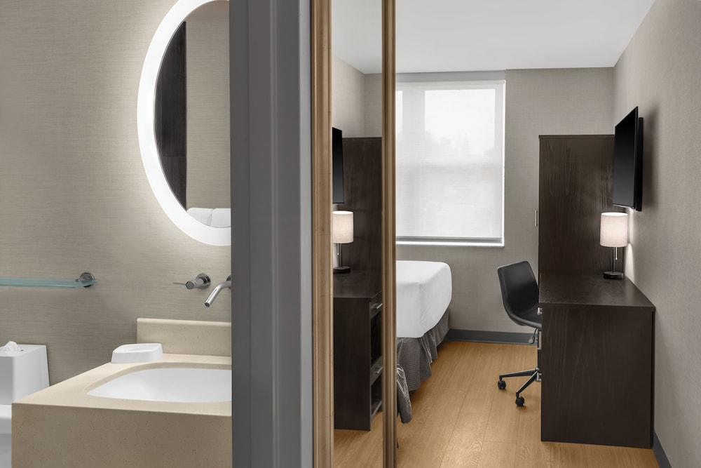 Room, 2 Double Beds photo 3