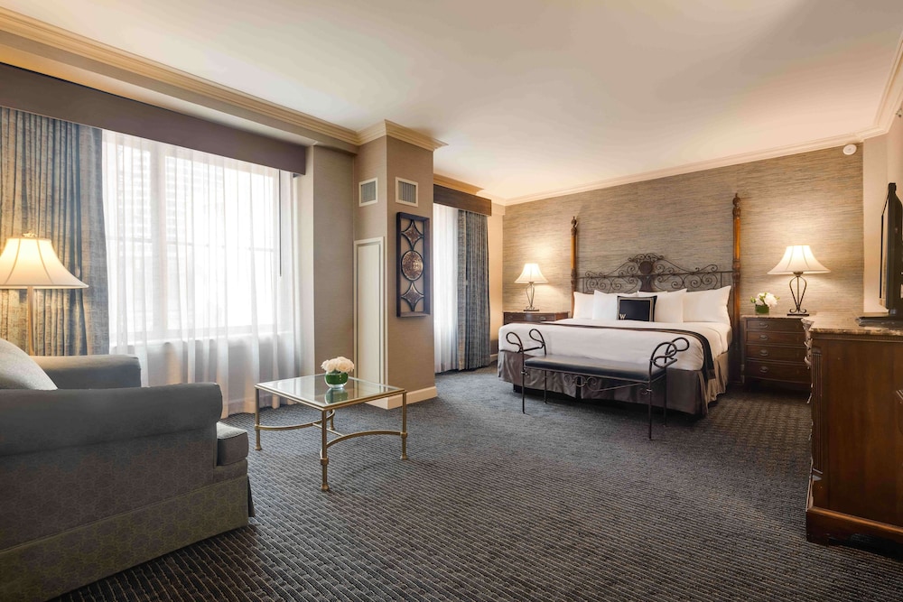 Suite, 1 King Bed, Non Smoking (Living Room) - Photo 3
