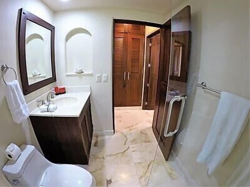 Deluxe Condo, 2 Bedrooms, Sea View, Ground Floor photo 3
