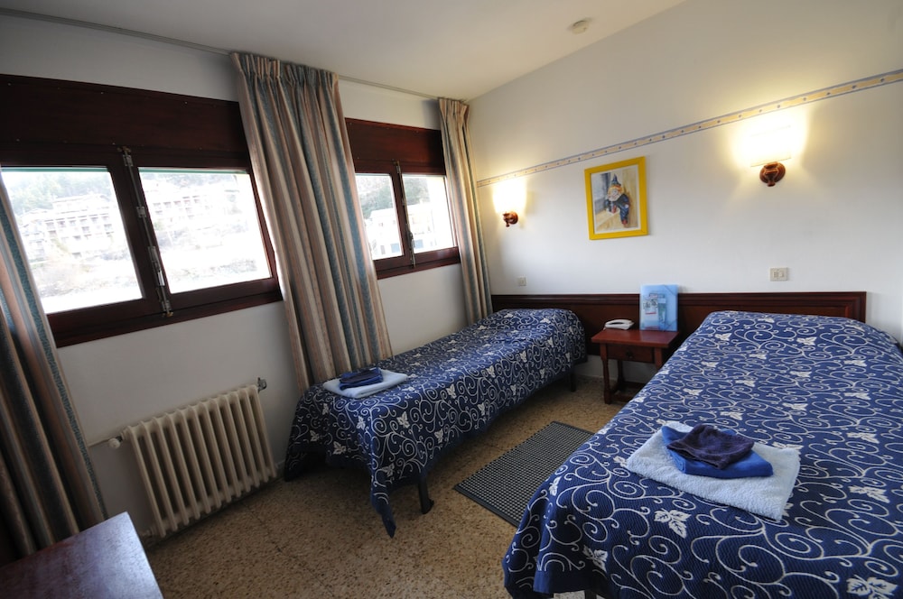 Standard Twin Room photo 2