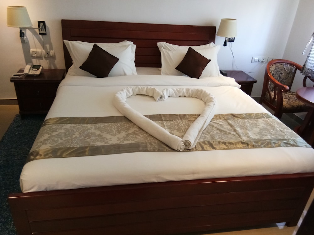 Twin Cot Room With Shared Bathroom