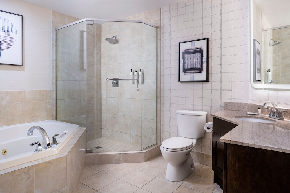 Grand Condo, 2 Bedrooms, City View (Balcony)
