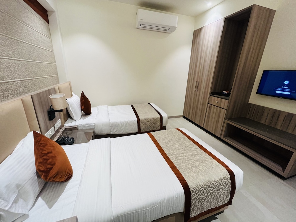Deluxe Room - Photo 3