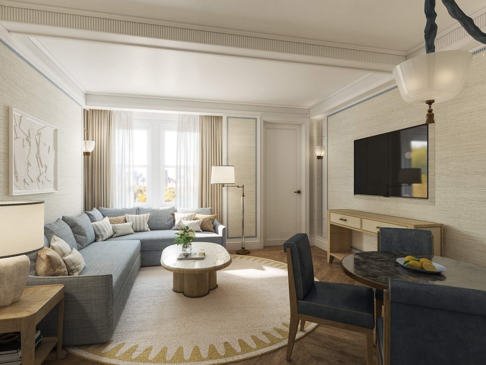 Grand Deluxe Suite Accessible photo 1