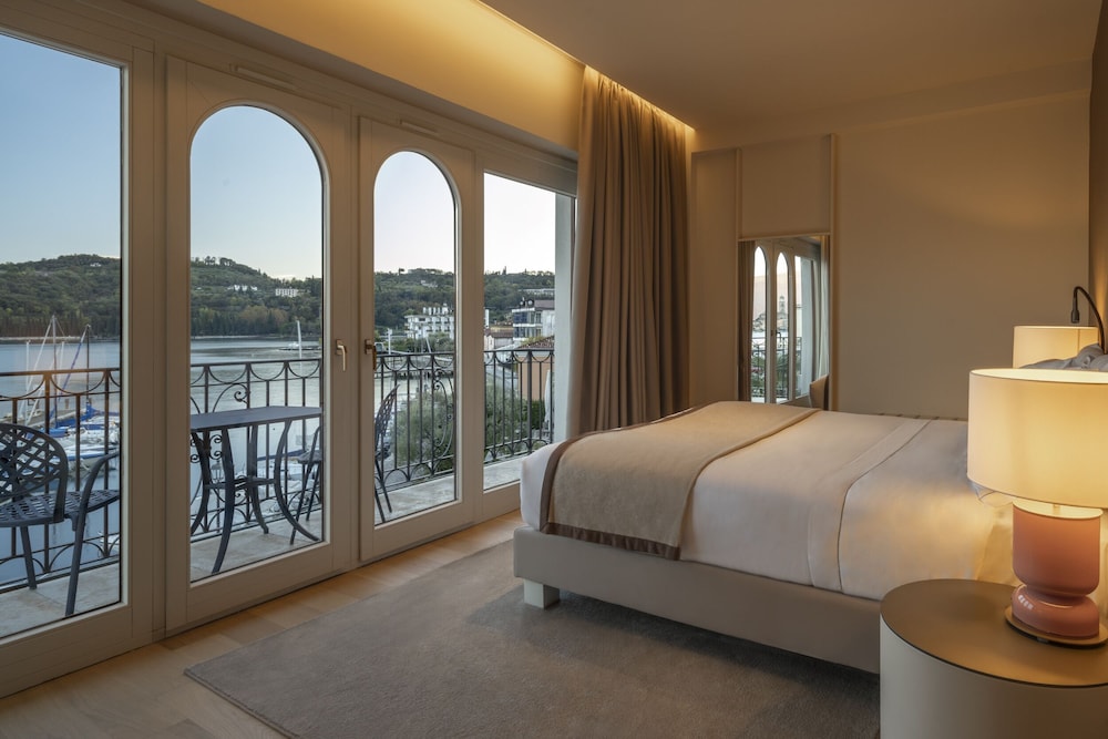 Deluxe Room, Lake View