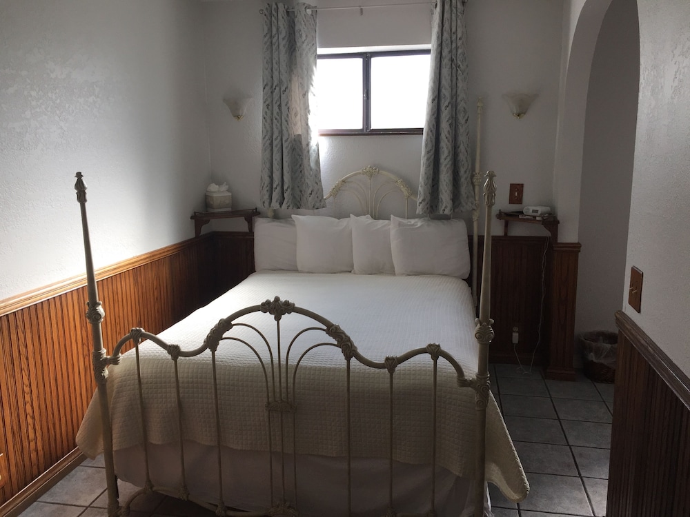 Room (The Seashell)