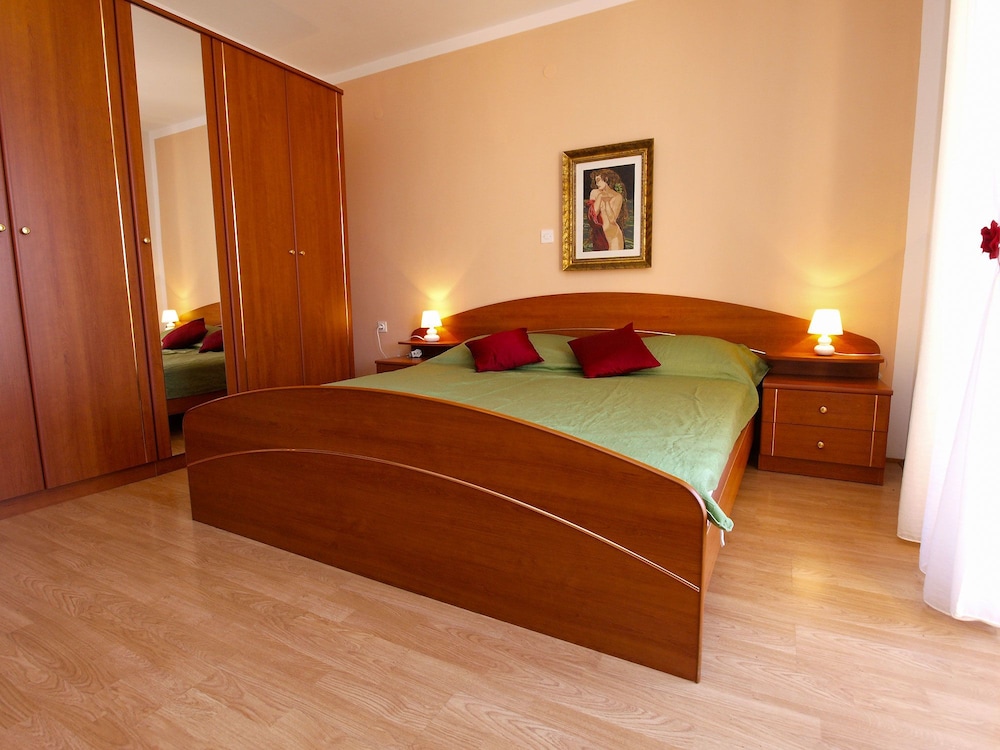 Apartment, 2 Bedrooms (994/3135)