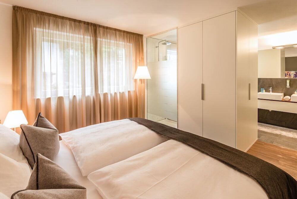 Suite, Garden Area