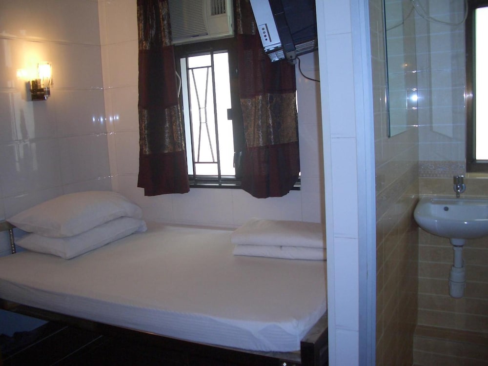 Economy Double Room photo 2