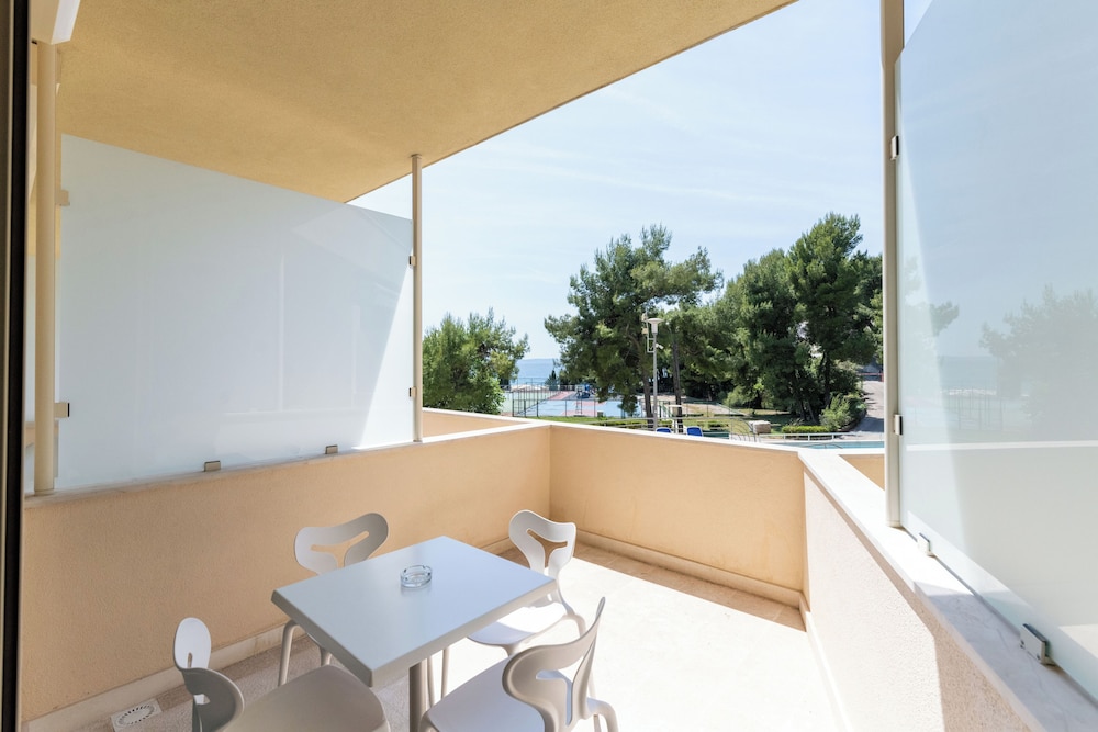 Classic Double Room, Balcony photo 2