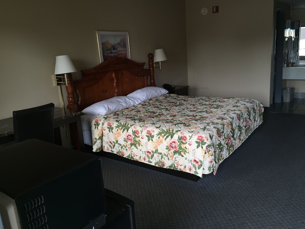 Standard Room, 1 King Bed, Smoking photo 3