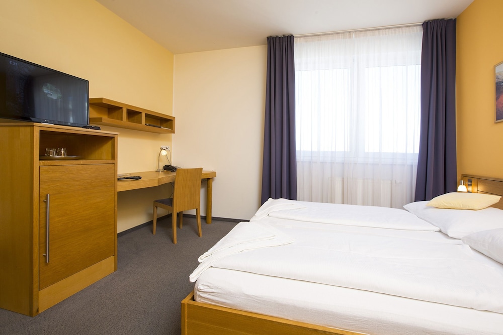 Business Double Room Single Use photo 3