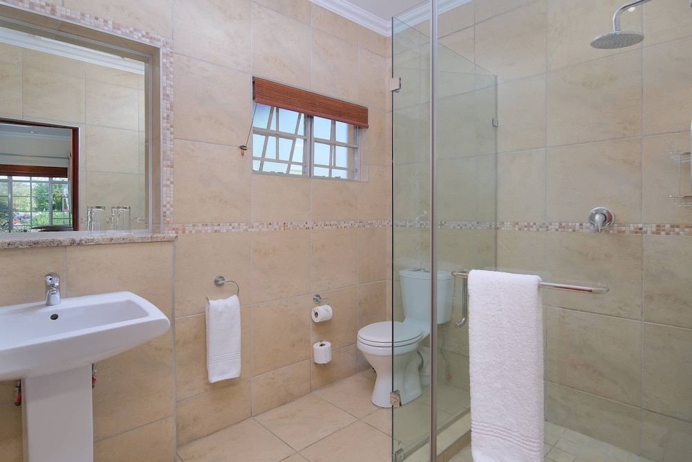 Room, 2 Twin Beds, Garden View (Balcony) - Photo 8