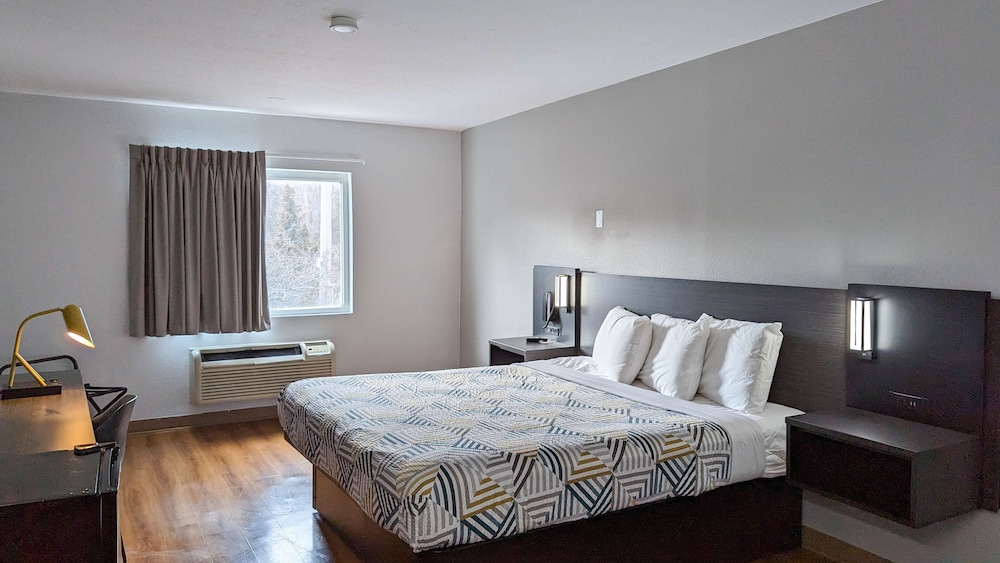 Deluxe Room, 1 Queen Bed, Accessible, Non Smoking photo 1