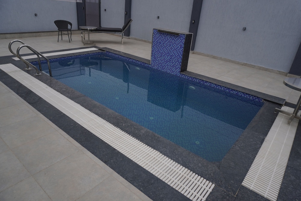 Luxury Room, Garden View, Poolside photo 3