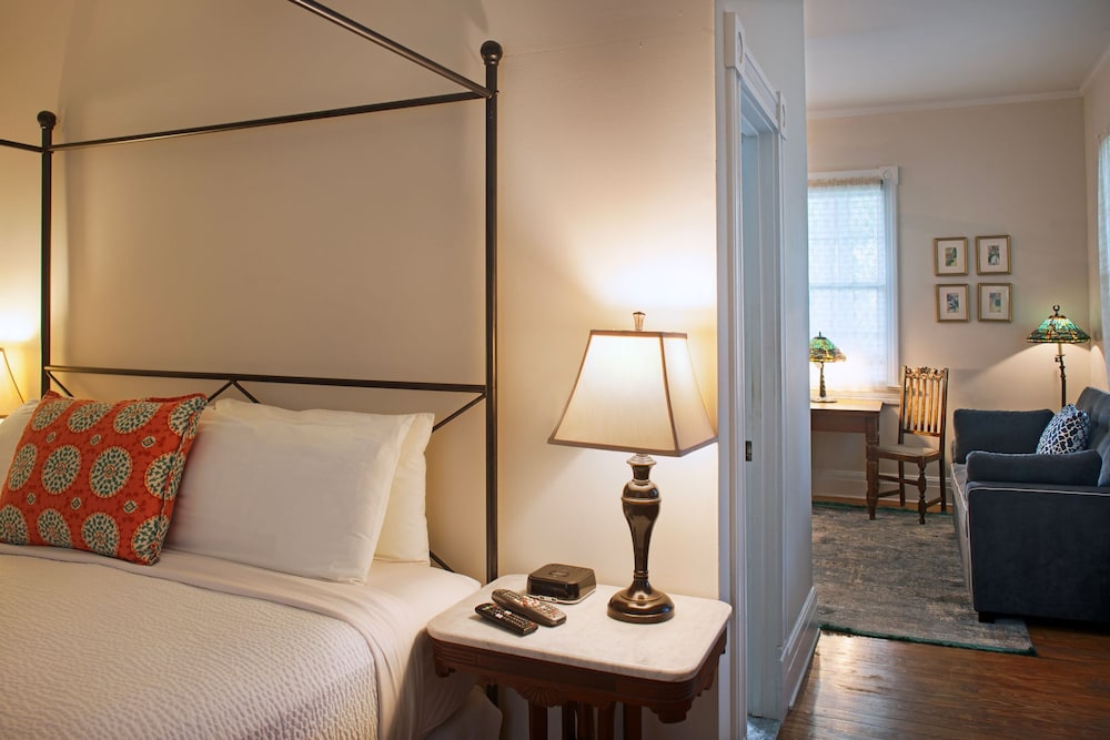 Island City House King photo 3