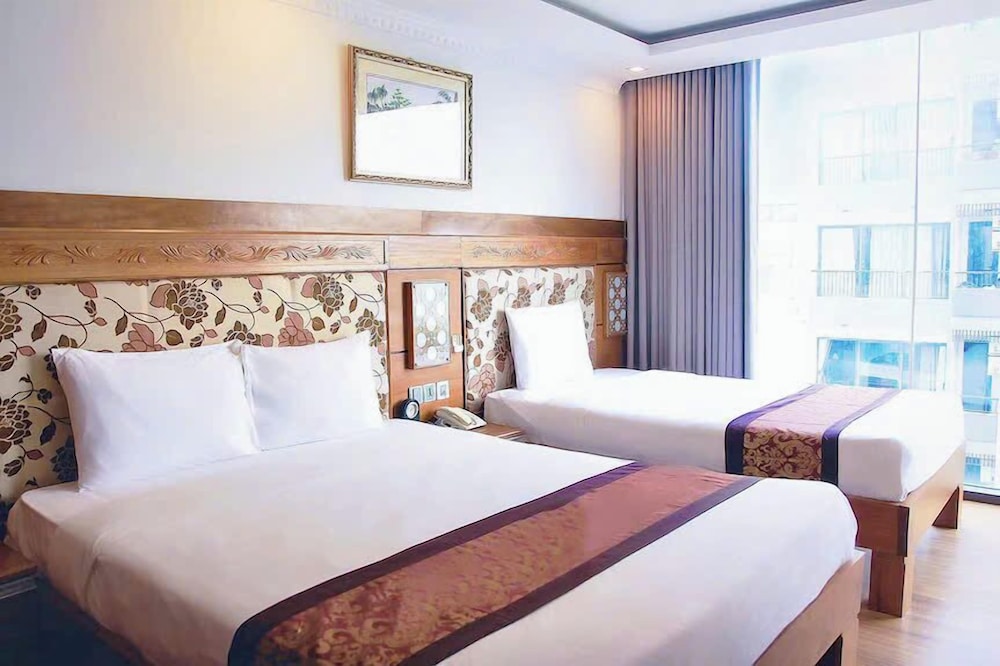 Deluxe Triple Room, Balcony, City View