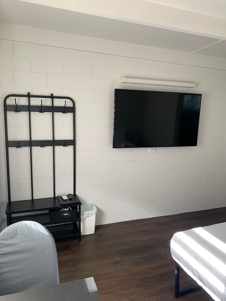 Basic Double Room, 1 Queen Bed photo 3