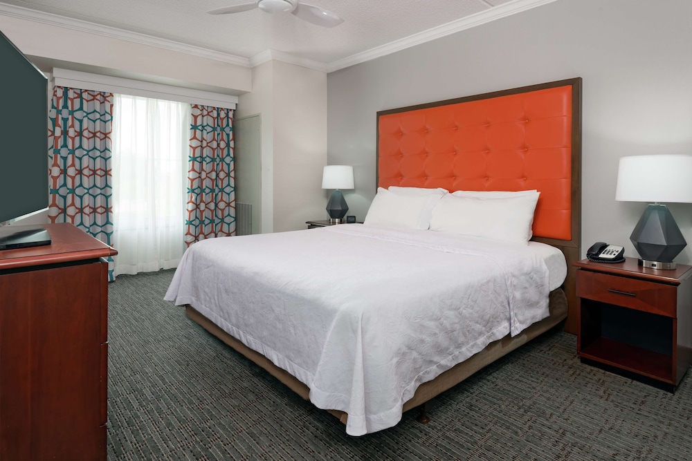 Suite, 2 Bedrooms, Non Smoking, 2 Bathrooms ( 1 King/2 Queens with Sofabed) photo 2