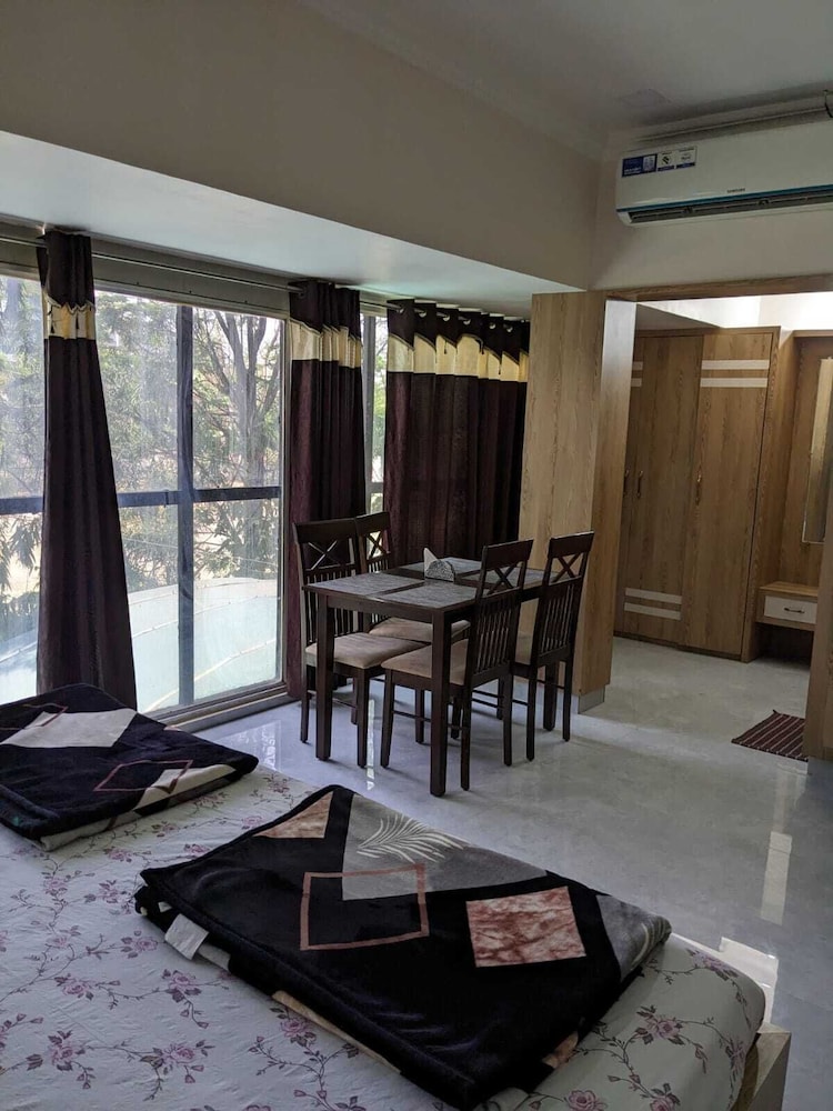 Deluxe Room, City View