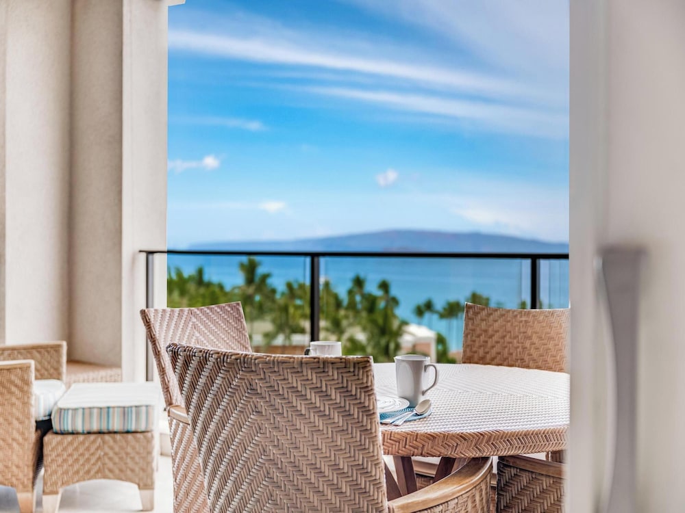 Condo, 2 Bedrooms, Ocean View (402) photo 2