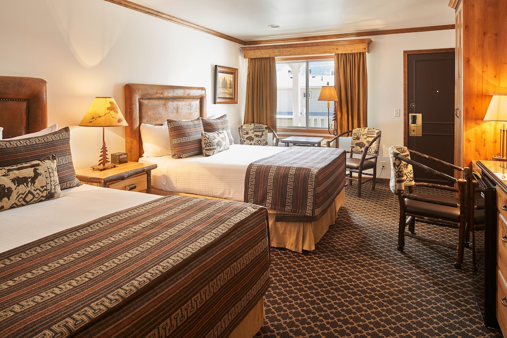 Superior Room, 2 Queen Beds - Photo 6