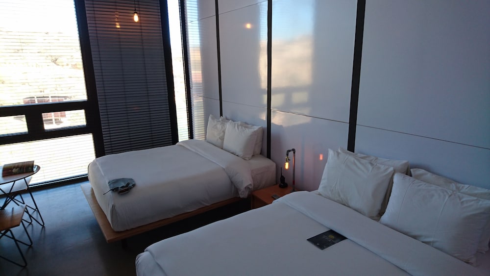 Loft, 2 Queen Beds photo 1