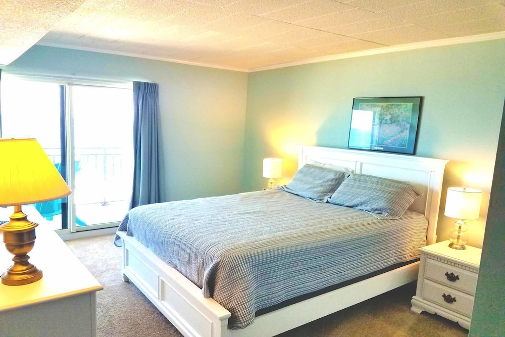 Condo, 2 Bedrooms