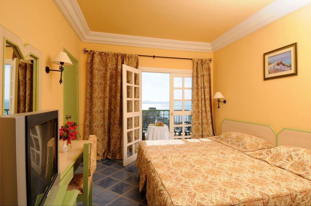 Standard Quadruple Room, Garden View